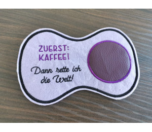 Stickdatei ITH - Mug Rug Spruch "Zuerst Kaffee. Dann rette ich die Welt."